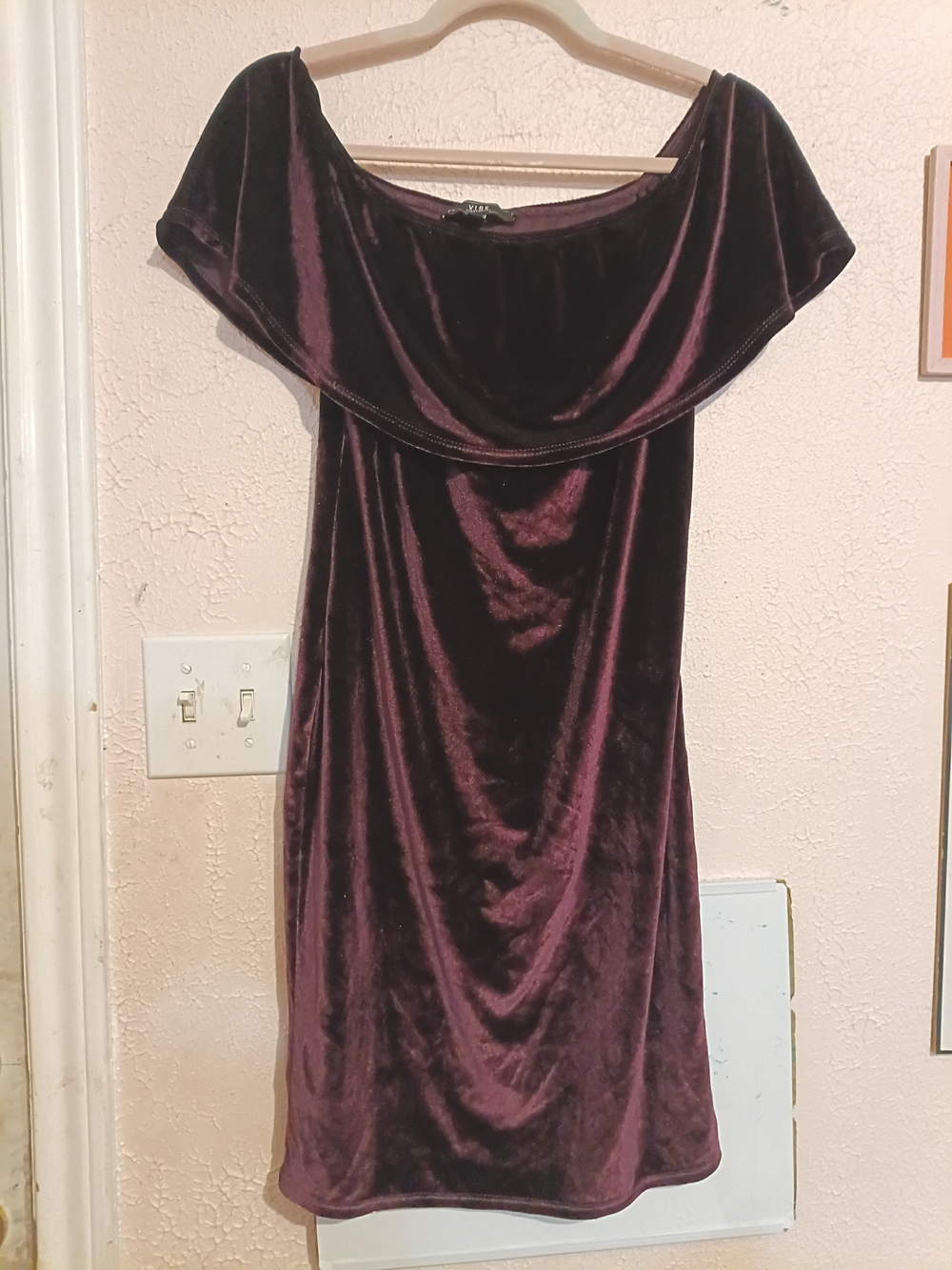 Vibe Off-Shoulder Velvet Dress in Plum
